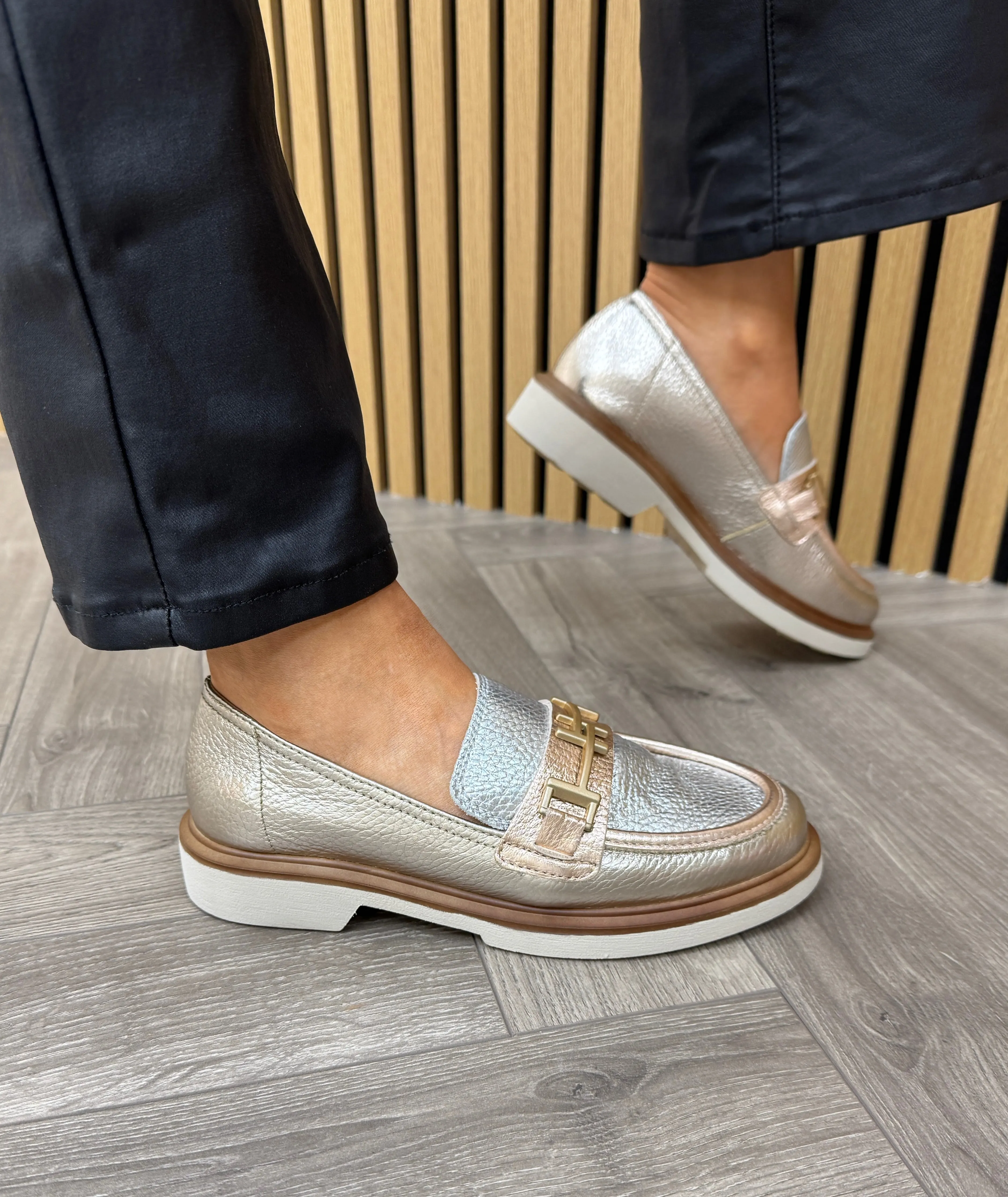 Hispanitas (SS25) Two Tone Metallic Loafer CHV254066 - Cava/Silver (H2)