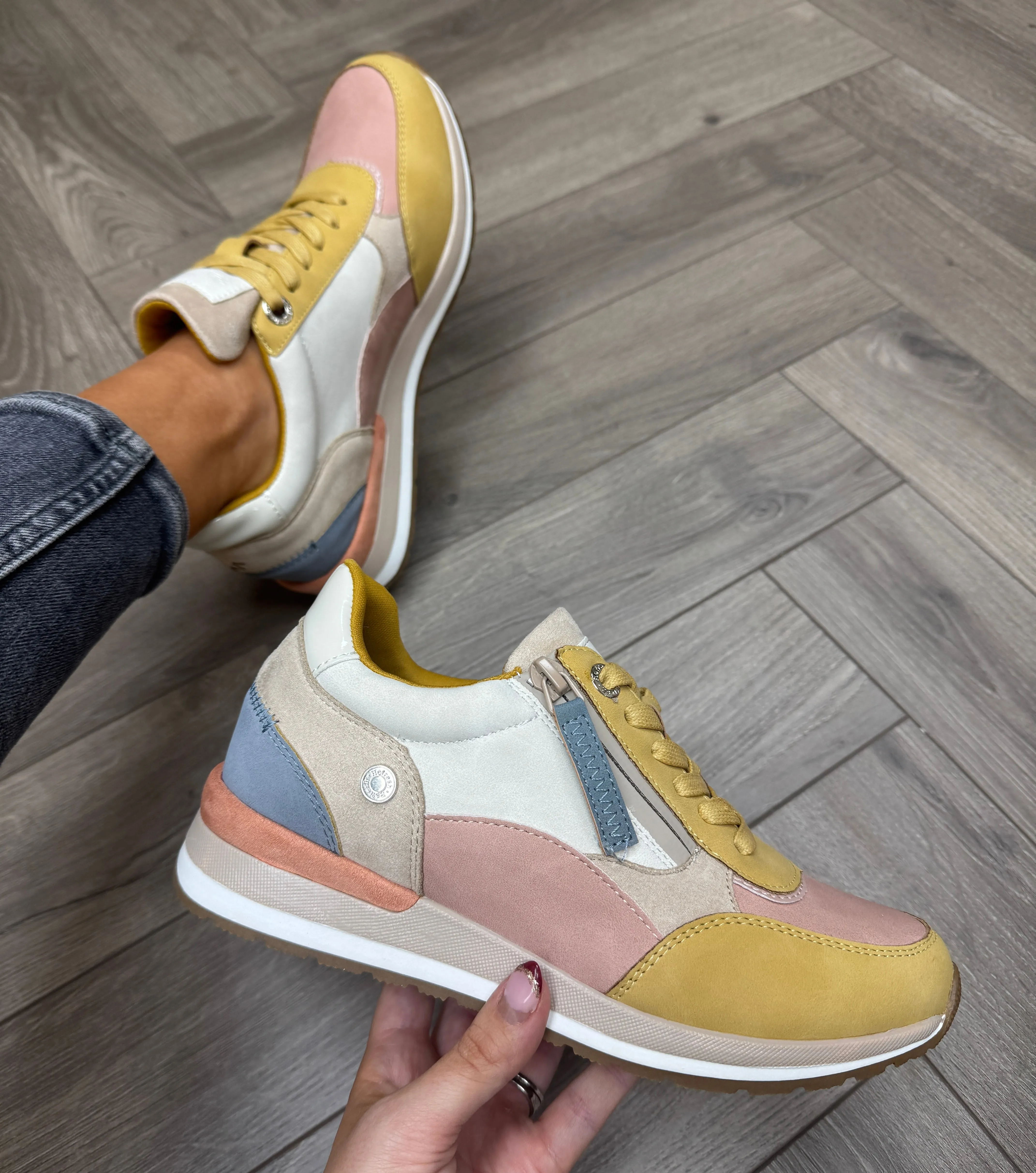 Refresh (SS25) Trainer with Side Zip and Pastel Inserts 172630 - Beige (RF5)