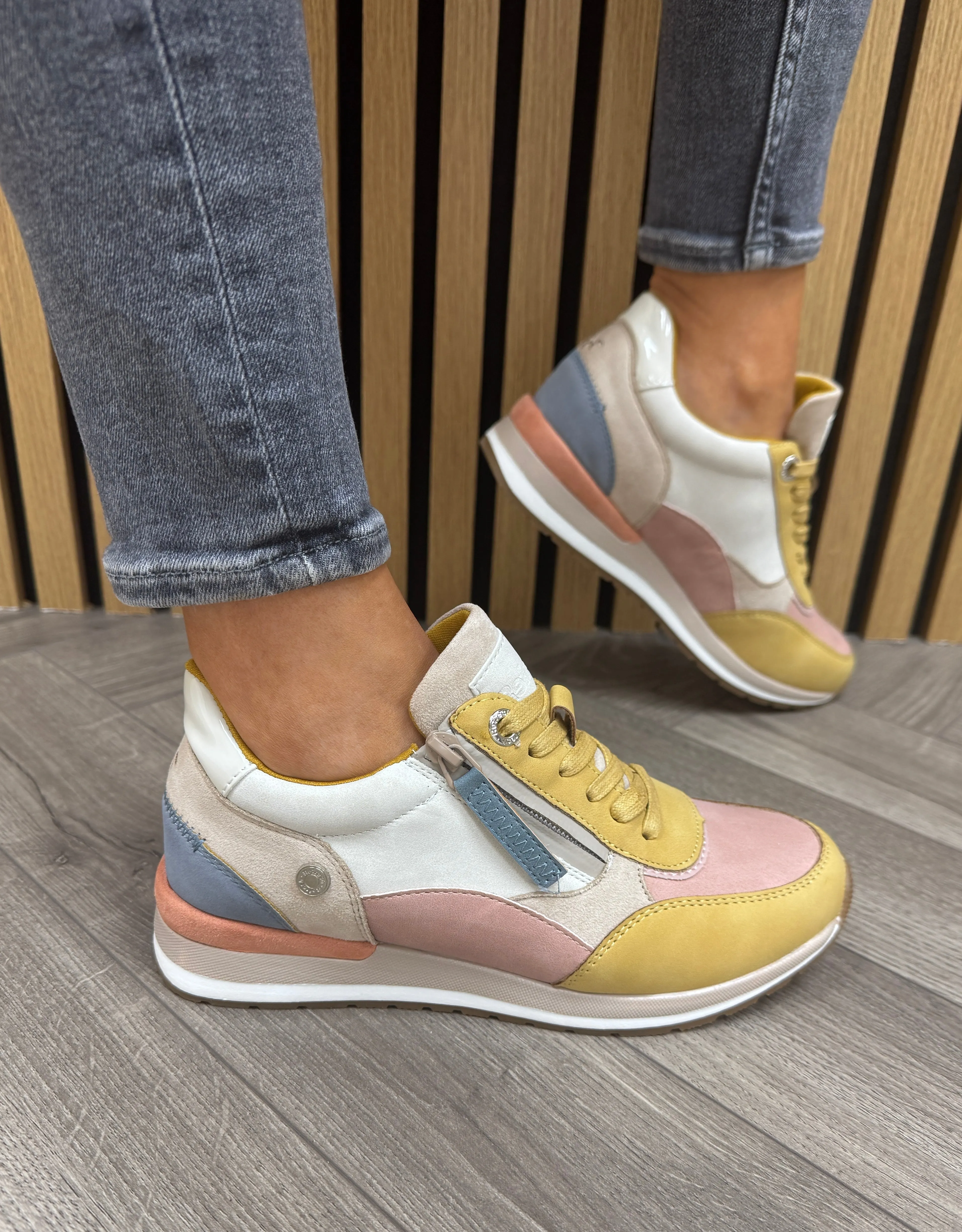Refresh (SS25) Trainer with Side Zip and Pastel Inserts 172630 - Beige (RF5)