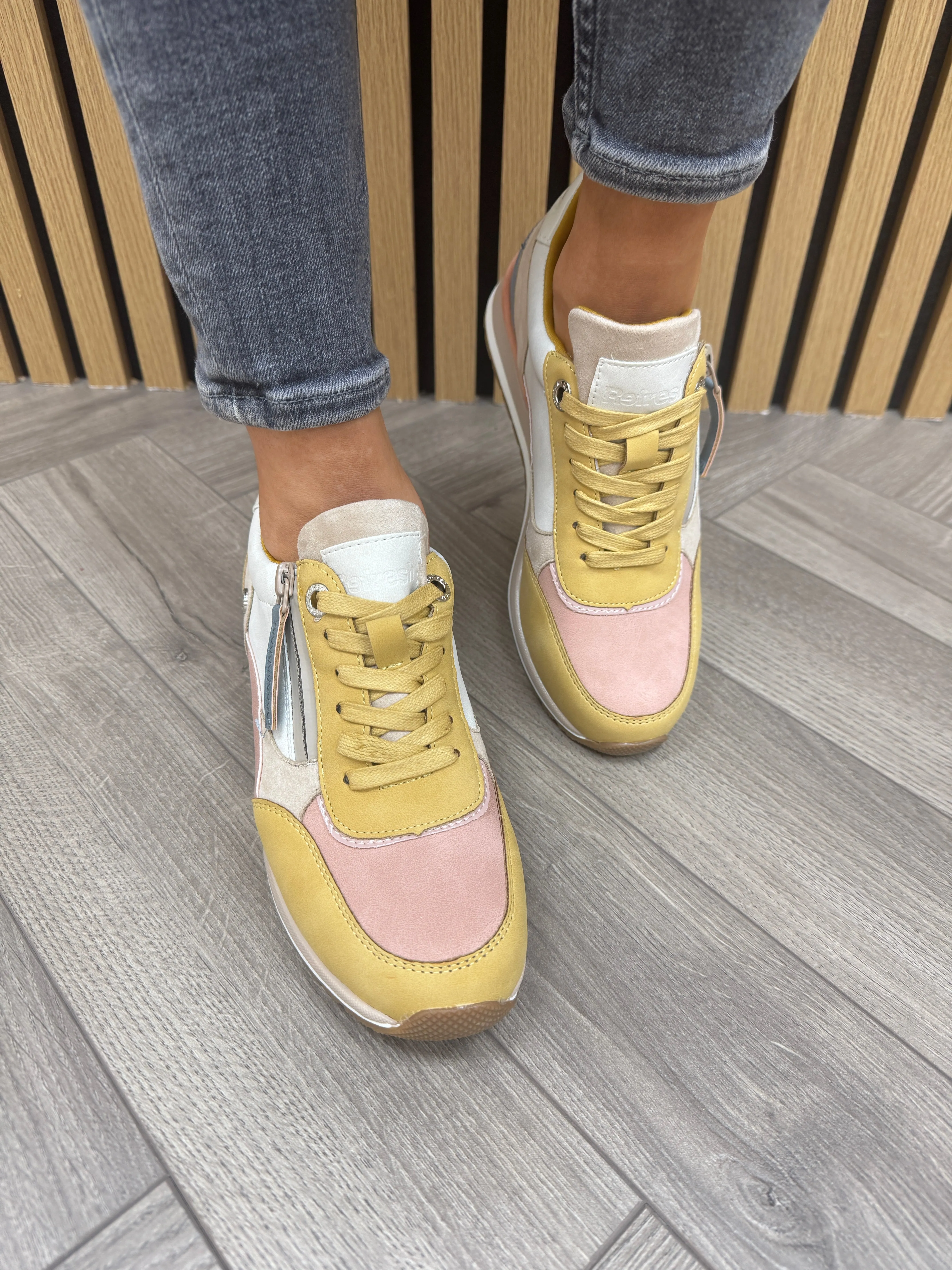 Refresh (SS25) Trainer with Side Zip and Pastel Inserts 172630 - Beige (RF5)